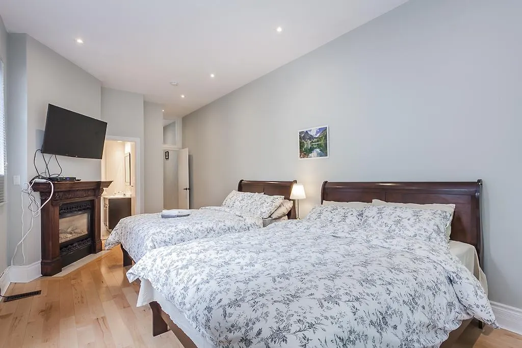 Residential Luxury Rental Toronto 2*,  Canadá