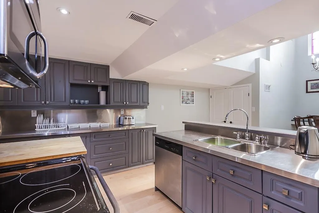 ** Pensión Residential Luxury Rental Toronto Canadá