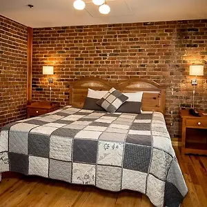 https://auberge-le-jardin-dantoine.hotels-in-montreal.org