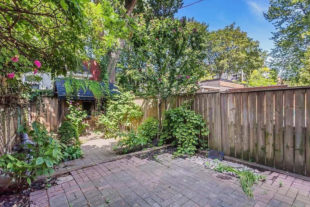 Residential Luxury Rental Toronto 2*,